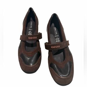 Geox Respire Mary Jane shoe
W 5.5 Brown Leather
Velcro closer
Solid made shoe